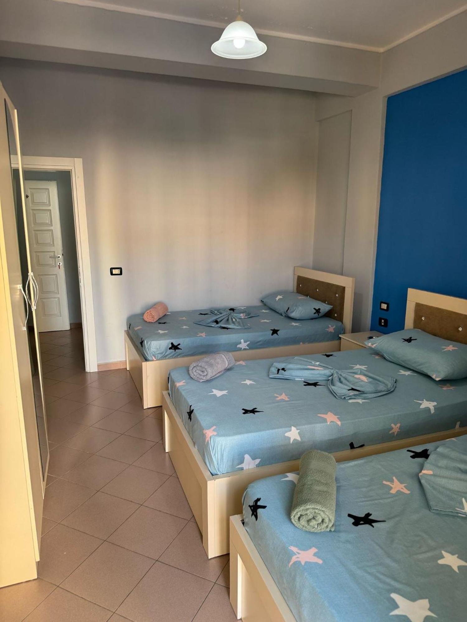 Hotel Europa Лежа Экстерьер фото