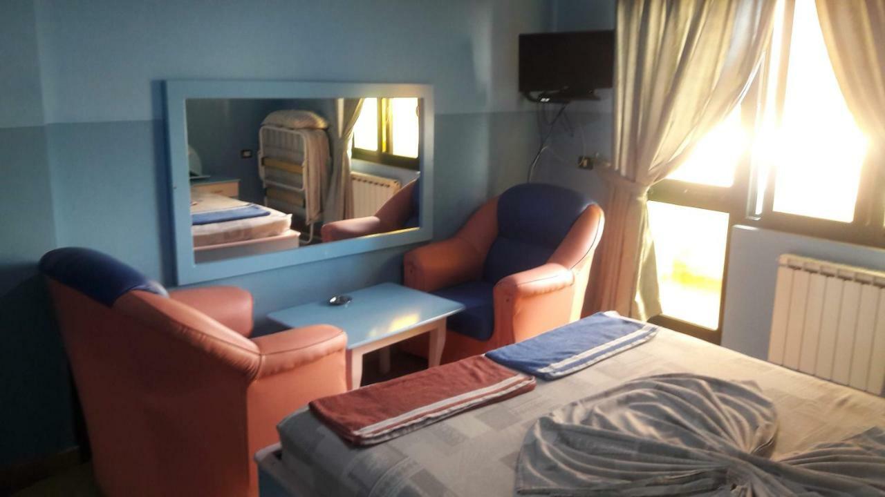 Hotel Europa Лежа Экстерьер фото